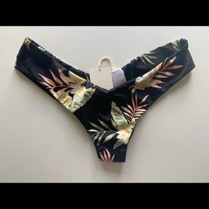 Billabong BRAND NEW W TAGS bikini bottoms